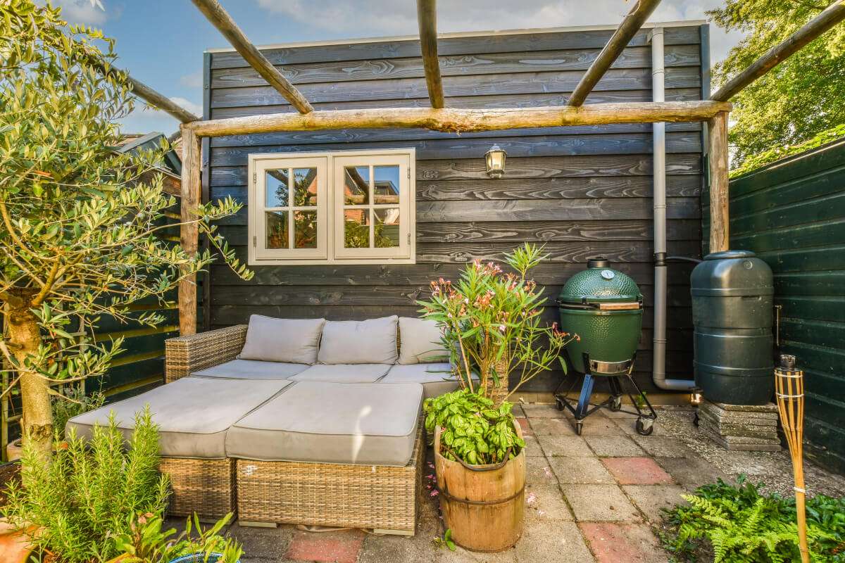 neat-patio-with-sitting-area-PGMS4P4.jpg